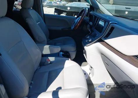 2017 Toyota Sienna Xle Premium 8 Passenger z USA, uszkodzony, nr VIN 5TDYZ3DCXHS845459